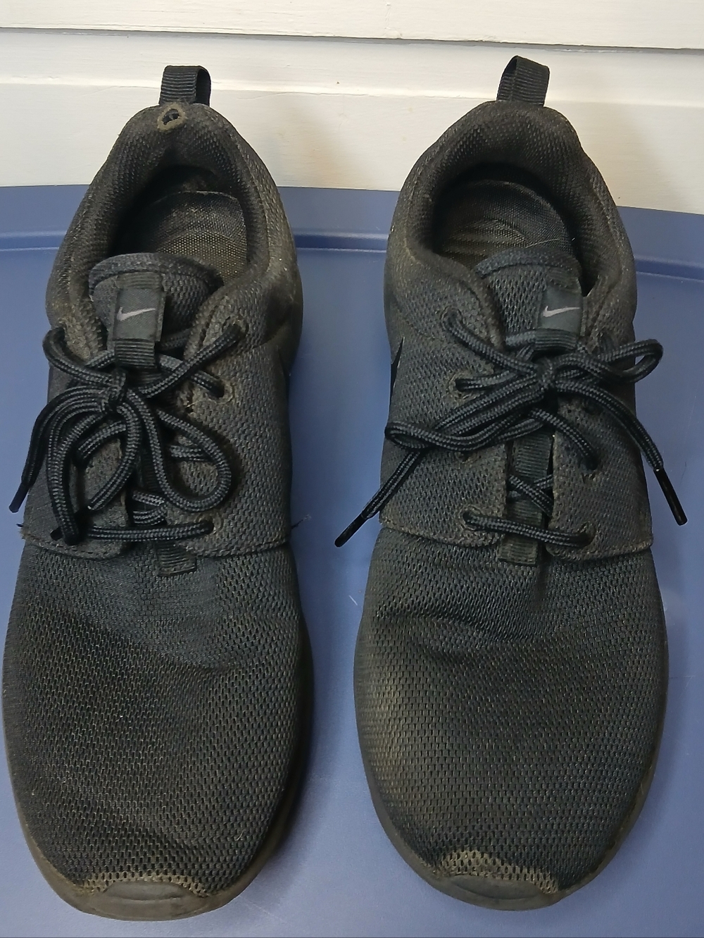 Nike Roshe One Triple Black Sneakers Mens 9 Womens 10.5 Running Shoes 844994-001